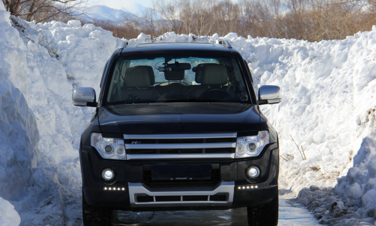 Накладка (юбка) переднего бампера "Broomer Design" (Без ДХЛ) для Mitsubishi Pajero IV (2006-2015) купить недорого с доставкой в Чебоксары