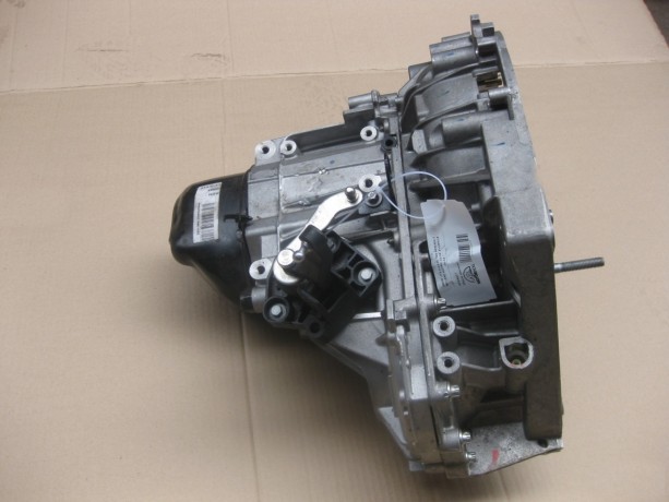 Механическая коробка переключения передач (МКПП 5-ст.) Renault JR5-514, двигатель К4М  1.6 16V, новая, оригинал 320106193R 8200934990 купить недорого с доставкой в Чебоксары